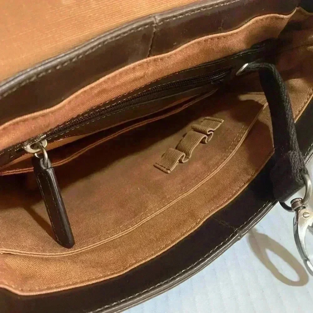 Fossil brown leather unisex messenger bag